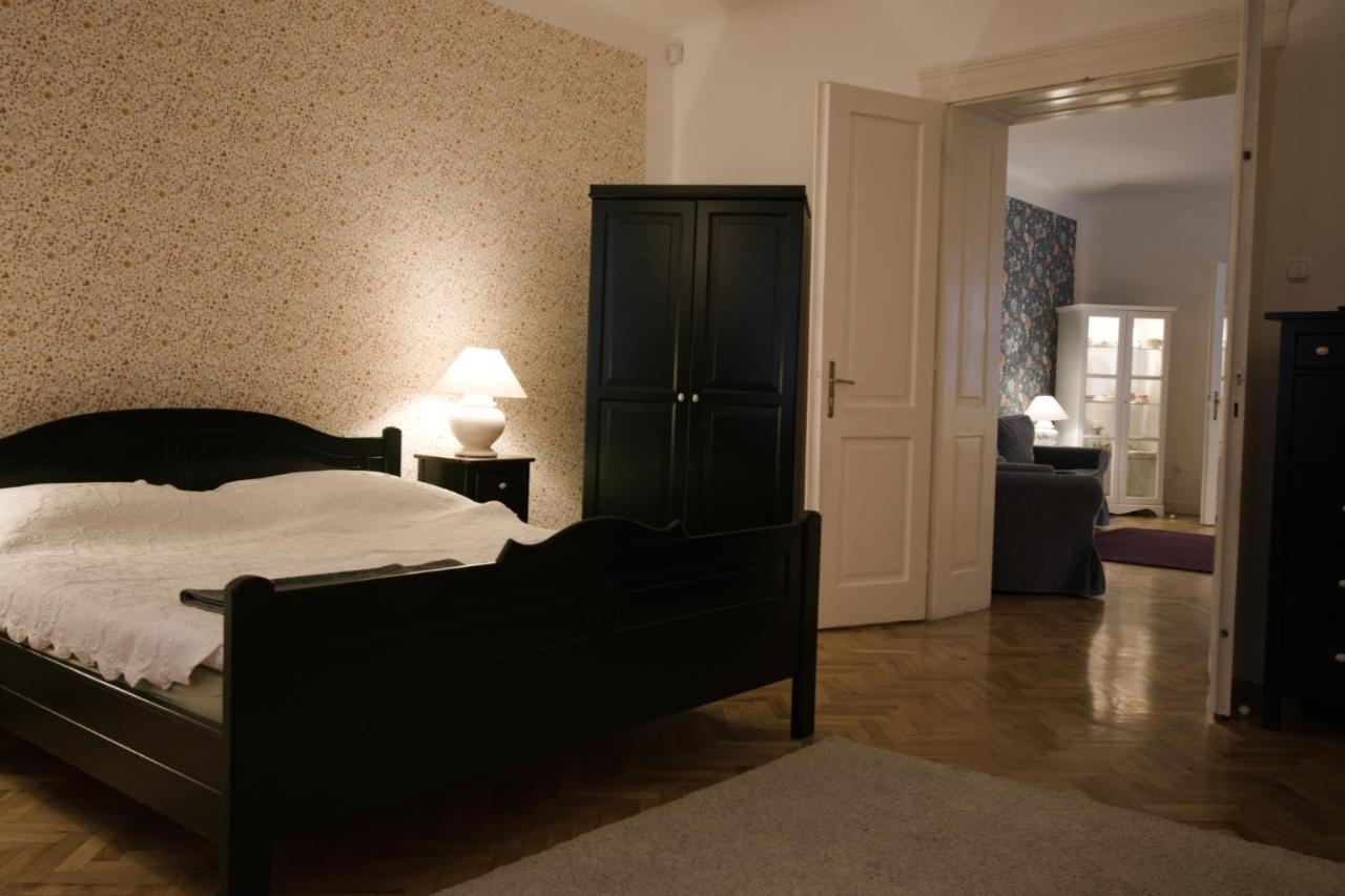 Ister Guesthouse Esztergom Exterior photo