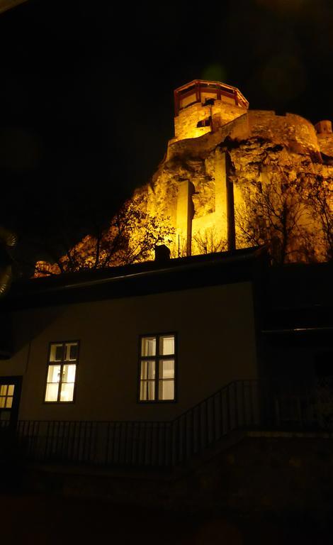 Ister Guesthouse Esztergom Exterior photo